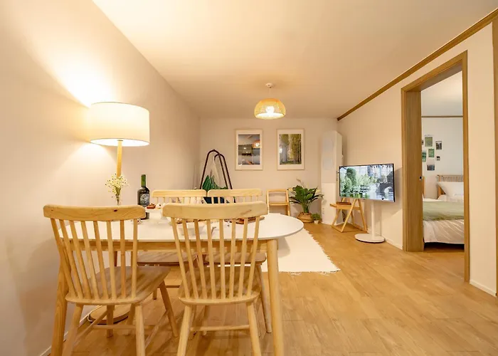 Cozy Sienna - Warm Family Near Subway Line 2 Apartamento