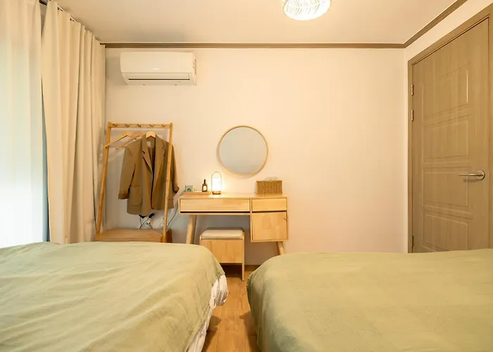 Cozy Sienna - Warm Family Near Subway Line 2