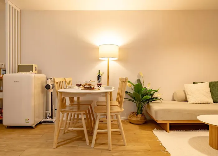 Cozy Sienna - Warm Family Near Subway Line 2